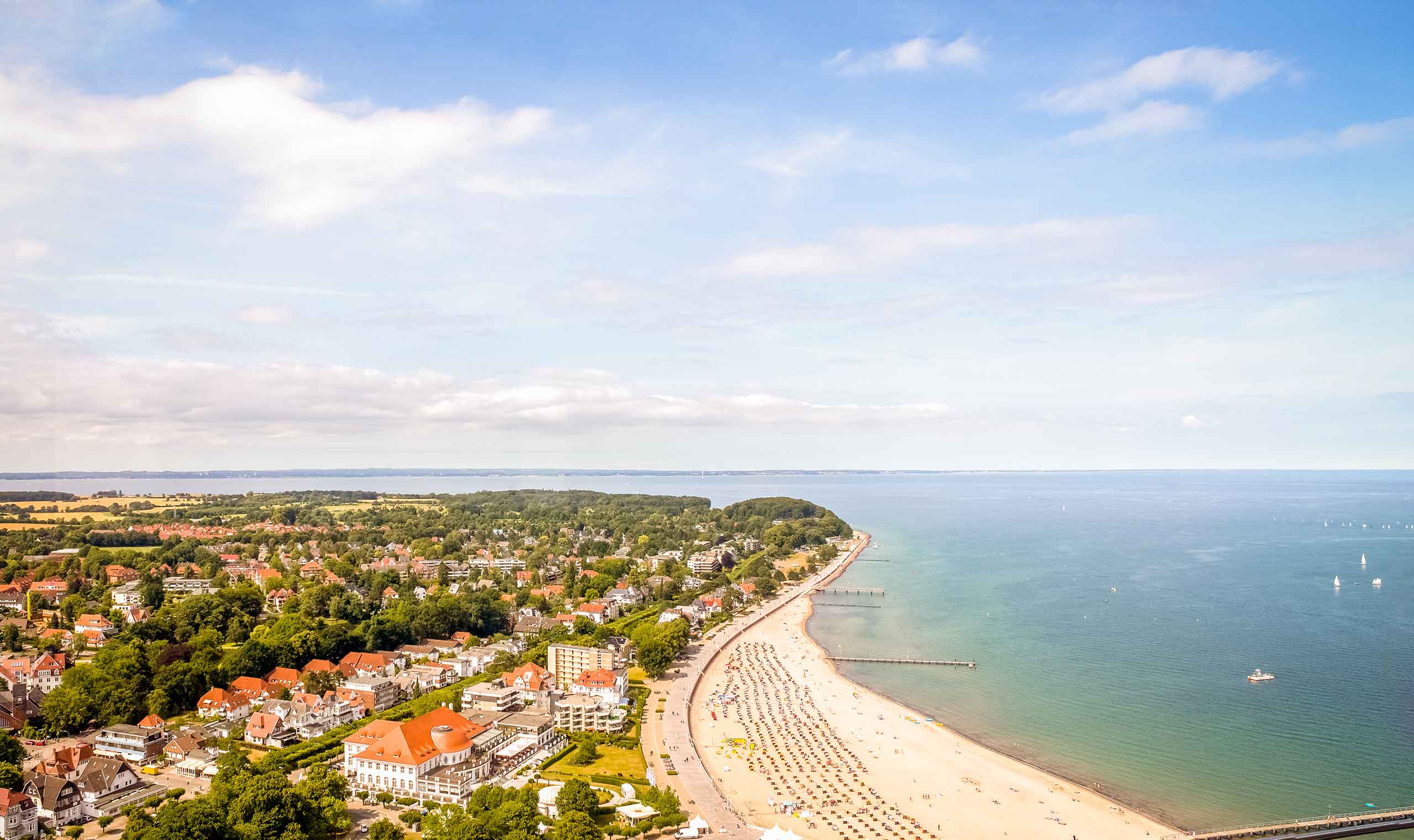 Luftaufnahme des Travemünder Strandes